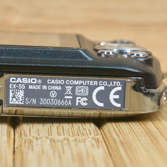 Casio Exilim EX-S5 10MP Digital Camera, with 3x Optical Zoom - Picture 8 of 8